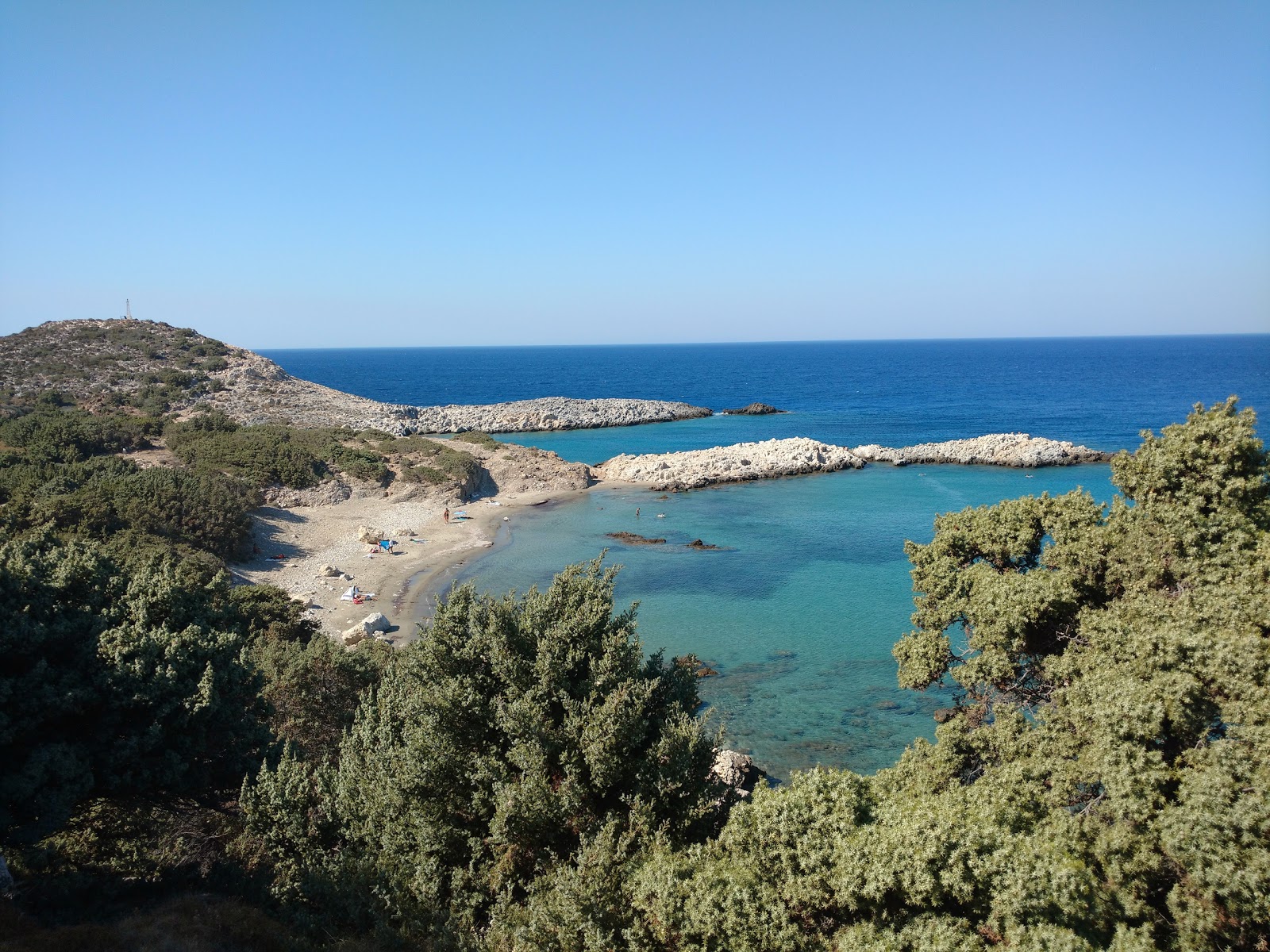 Fotografie cu Agios Georgios cu o suprafață de nisip maro