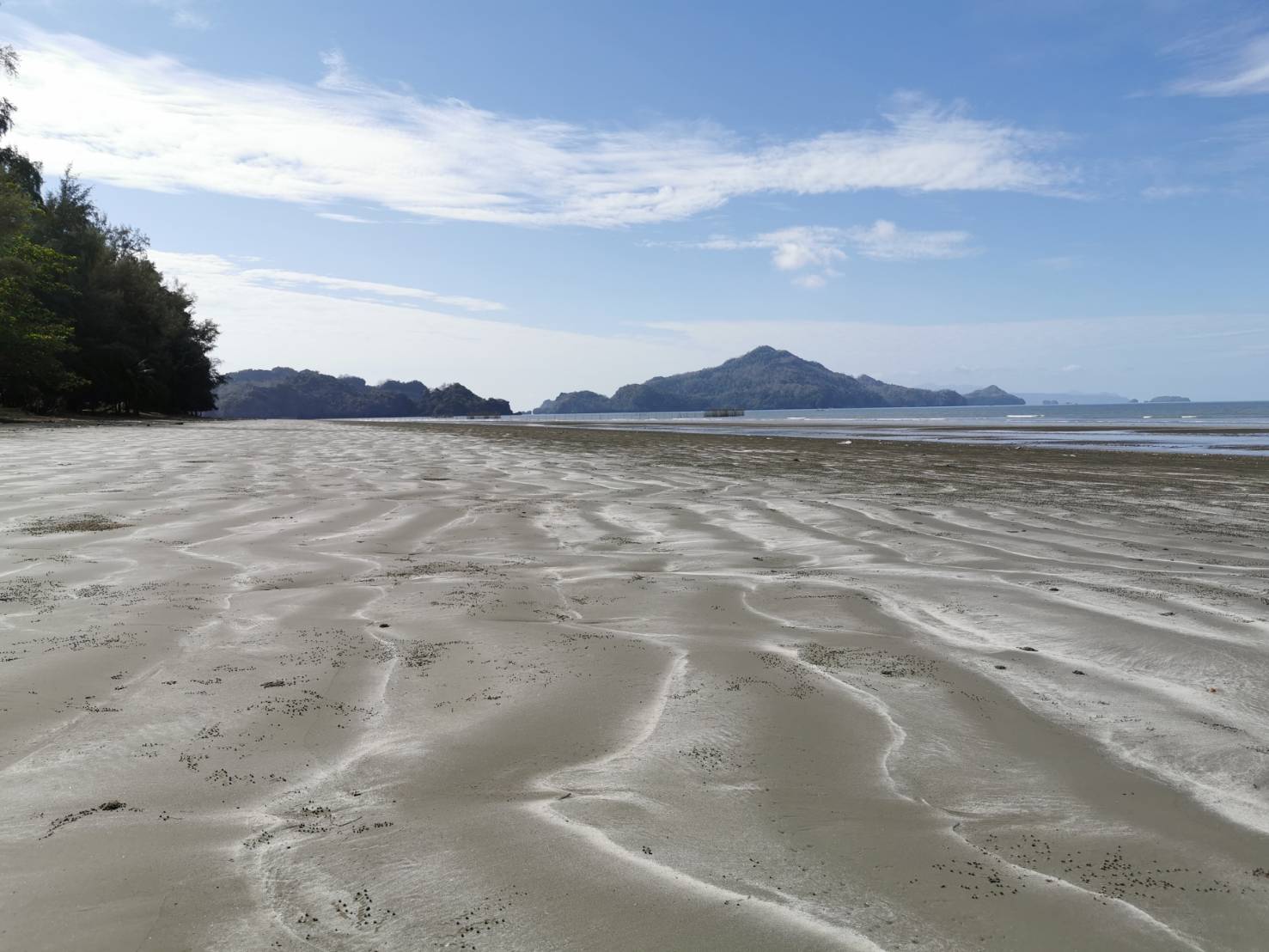 Ka Sing Beach的照片 带有碧绿色纯水表面
