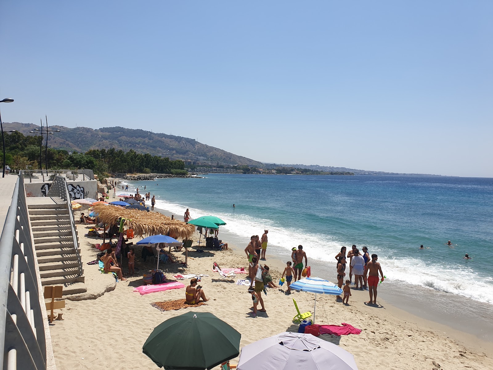 Fotografie cu Spiaggia dell Gallico Marina cu drept și lung