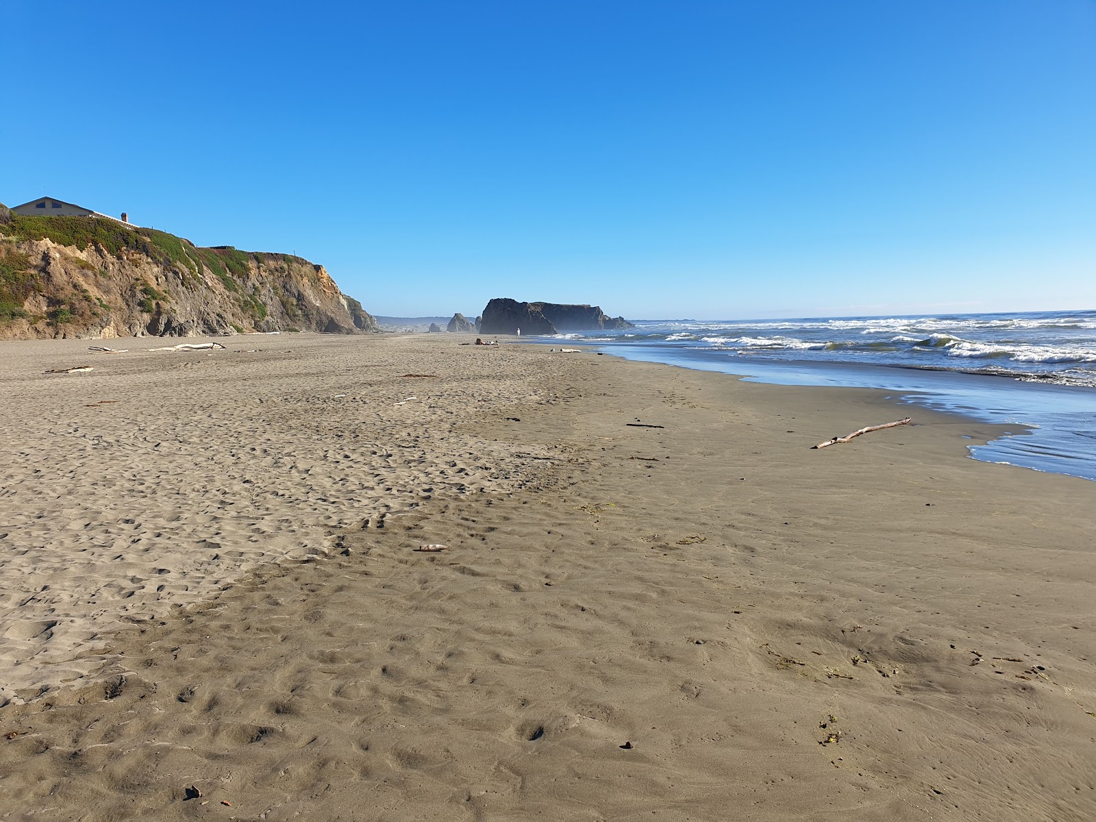 Foto de Seaside Creek Beach com areia brilhante superfície