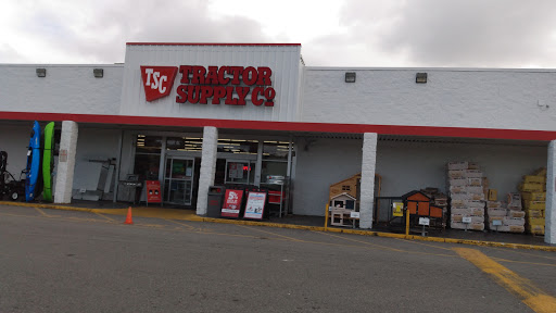 Home Improvement Store «Tractor Supply Co.», reviews and photos, 100 W Ardice Ave #1, Eustis, FL 32726, USA