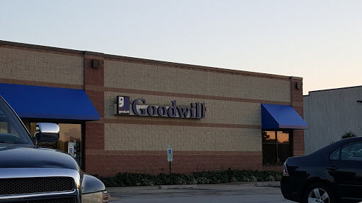 Thrift Store «Goodwill Store & Donation Center», reviews and photos, 543 North Ave, Glendale Heights, IL 60139, USA