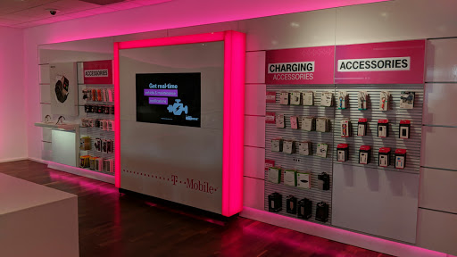 Cell Phone Store «T-Mobile», reviews and photos, 8224 MN-7 #325, St Louis Park, MN 55426, USA