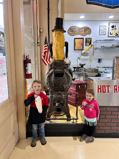 Nut Store «Peanut Shoppe Main Street», reviews and photos, 24 S Main St, Memphis, TN 38103, USA