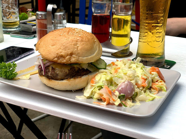 Meteor Beach Bar - Hamburger