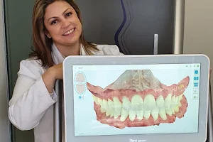 Dra. Camila Braz Cavalhero / Dentista Maringá/ Invisalign/ Sousmile/ Odontologia do Sono/ Halitose/Alinhadores Ortodônticos image