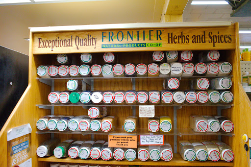 Grocery Store «Harvest Fresh Grocery & Deli», reviews and photos, 251 NE 3rd St, McMinnville, OR 97128, USA