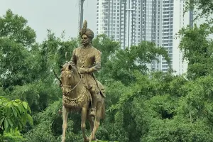 Kempe Gowda Statue image