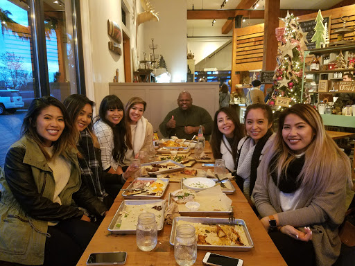 American Restaurant «red hills market», reviews and photos, 155 SW 7th St, Dundee, OR 97115, USA