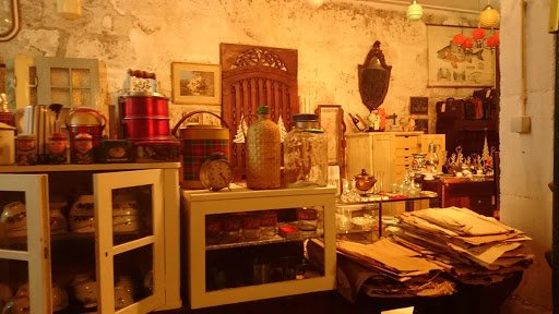 Antique shops for sale in Oporto