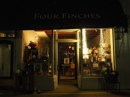 Four Finches Flowers & Gifts, 1320 Sherman Ave #105, Evanston, IL 60201, USA, 