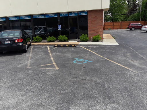 Dry Cleaner «CD One Price Cleaners», reviews and photos, 2590 S Brentwood Blvd, Brentwood, MO 63144, USA