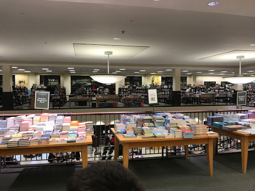 Book Store «Barnes & Noble», reviews and photos, 91 Old Country Rd, Carle Place, NY 11514, USA