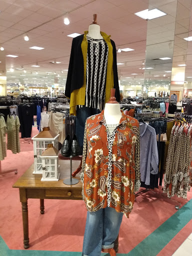 Shopping Mall «Valley West Mall», reviews and photos, 1551 Valley W Dr, West Des Moines, IA 50266, USA