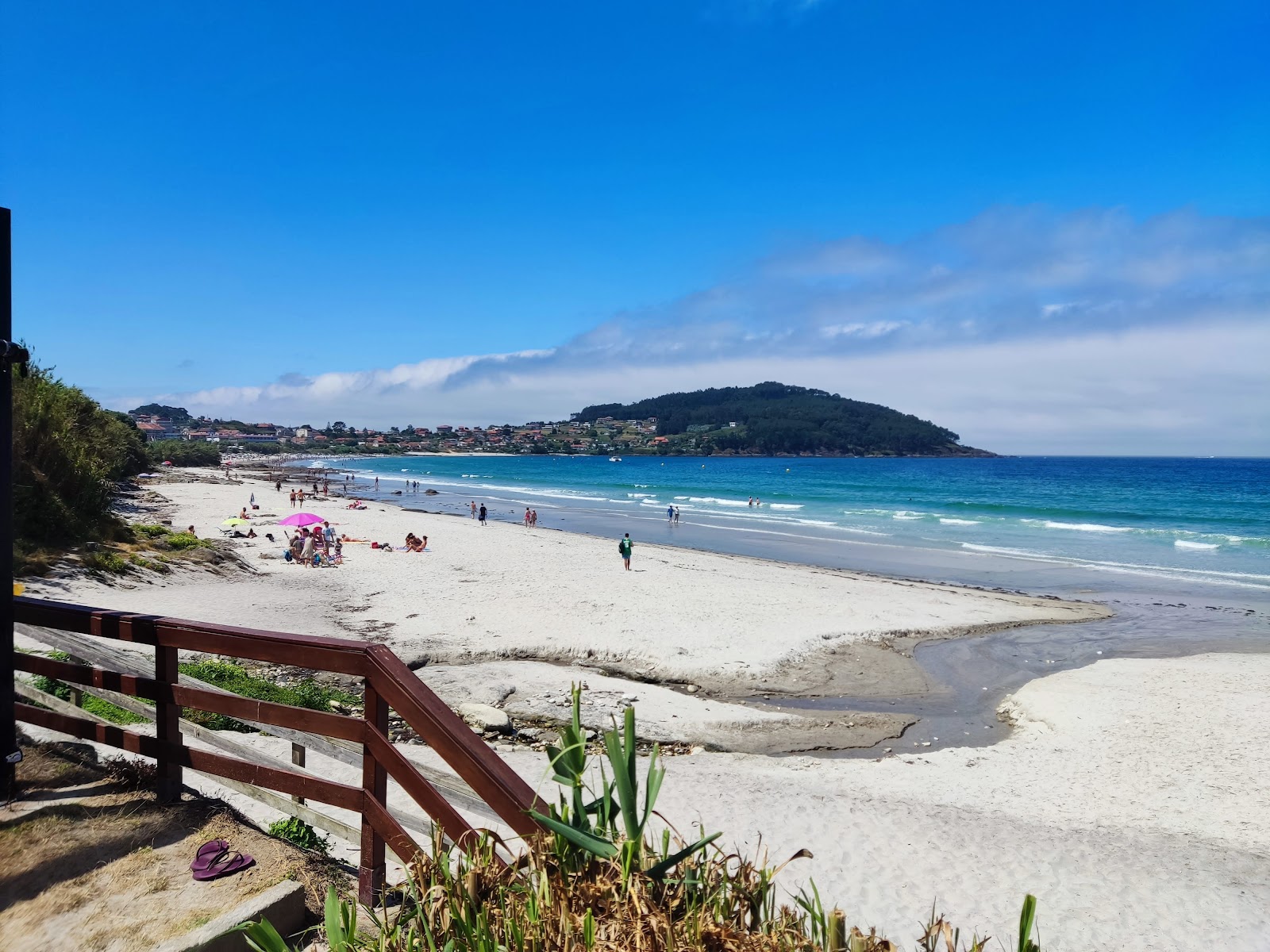 Foto di Praia de Prado con una superficie del sabbia beige