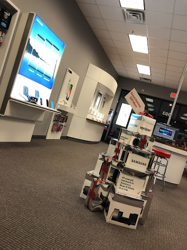 Cell Phone Store «Verizon», reviews and photos, 1693 W Algonquin Rd, Rolling Meadows, IL 60008, USA