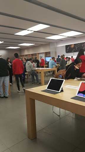 Computer Store «Apple Southlake Town Square», reviews and photos, 260 Grand Ave, Southlake, TX 76092, USA