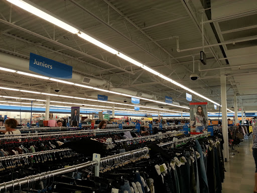 Clothing Store «Ross Dress for Less», reviews and photos, 7511 Lemont Rd, Darien, IL 60561, USA