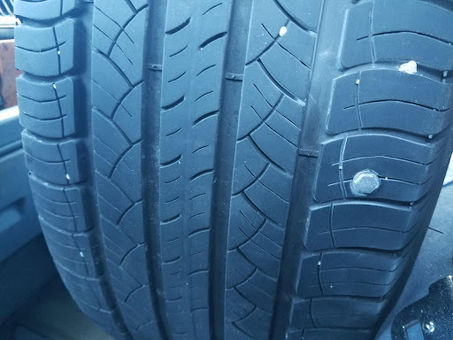 Tire Shop «Discount Tire Store - Westmont, IL», reviews and photos, 6455 Cass Ave, Westmont, IL 60559, USA