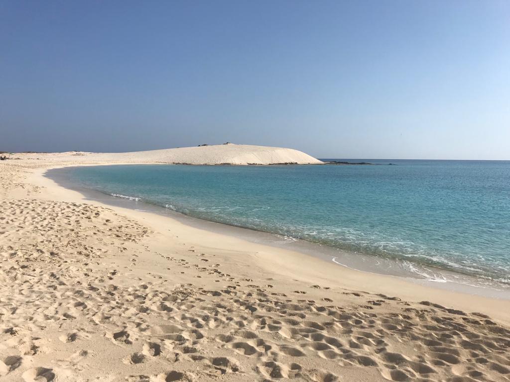 Foto av Lagouna Beach - Marsa Matrouh med vit fin sand yta