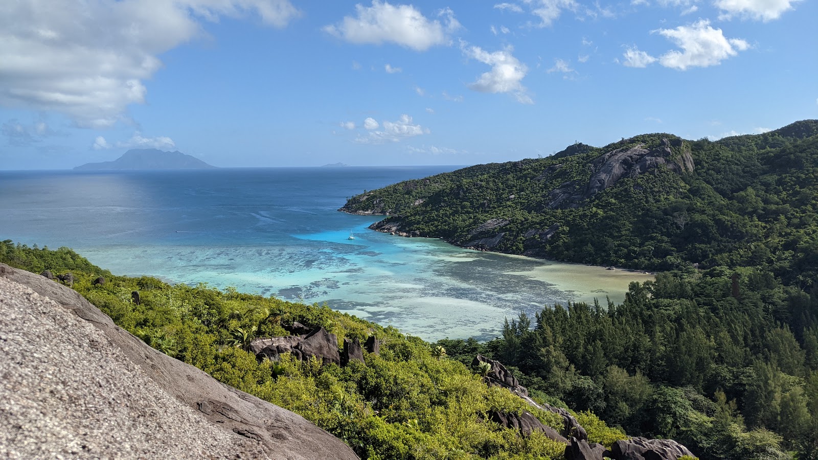 Baie Ternay Beach'in fotoğrafı ve güzel manzarası
