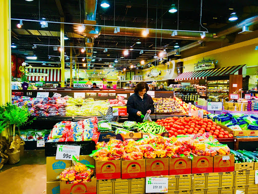 Grocery Store «Shop & Save Market», reviews and photos, 518 Metropolitan Way, Des Plaines, IL 60016, USA