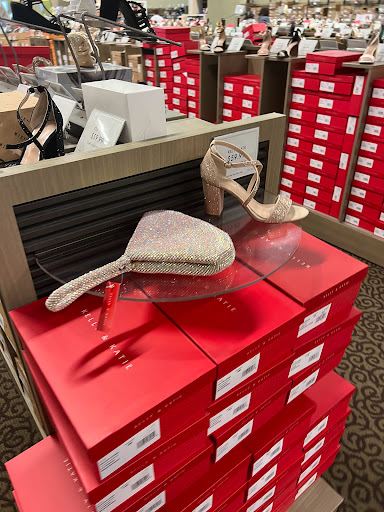 Shoe Store «DSW Designer Shoe Warehouse», reviews and photos, 937 Watters Creek Blvd, Allen, TX 75013, USA