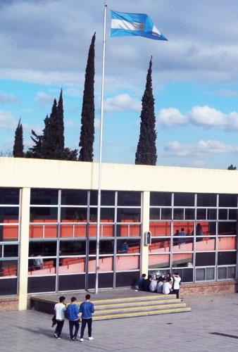 Entrada a cancha Colegio inmaculada Concepción