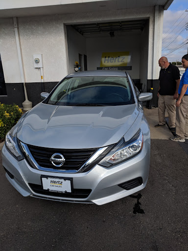 Used Car Dealer «Hertz Car Sales Oklahoma City», reviews and photos, 14228 N Broadway Ext, Edmond, OK 73013, USA