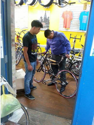 Bicycle Store «Roberts Cycle Shop Chicago», reviews and photos, 7054 N Clark St, Chicago, IL 60626, USA