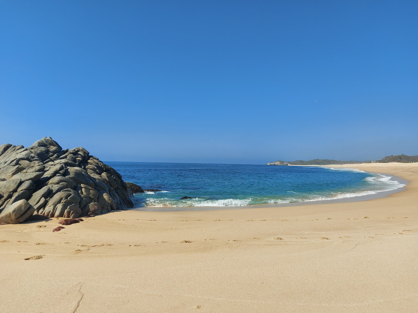 Φωτογραφία του Coyote beach με φωτεινή λεπτή άμμο επιφάνεια