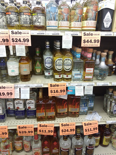 Beer Store «Family Beer & Liquor Store», reviews and photos, 20200 US Rte 20 Frontage Rd, East Dubuque, IL 61025, USA