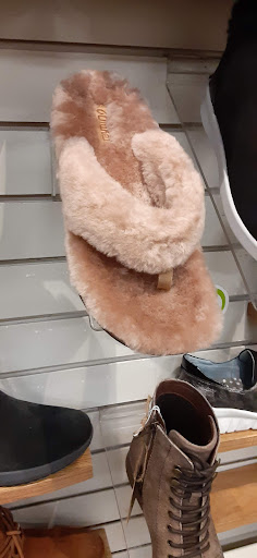 Shoe Store «Towson Bootery», reviews and photos, 810 Kenilworth Dr, Towson, MD 21204, USA