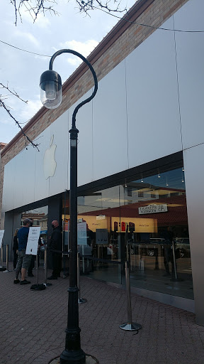Computer Store «Apple Main Place», reviews and photos, 120 W Jefferson Ave, Naperville, IL 60540, USA