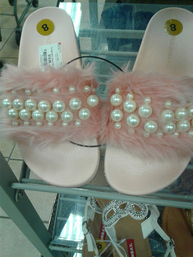 Clothing Store «Burlington Coat Factory», reviews and photos, 103 Marketplace Dr, Hampton, VA 23666, USA