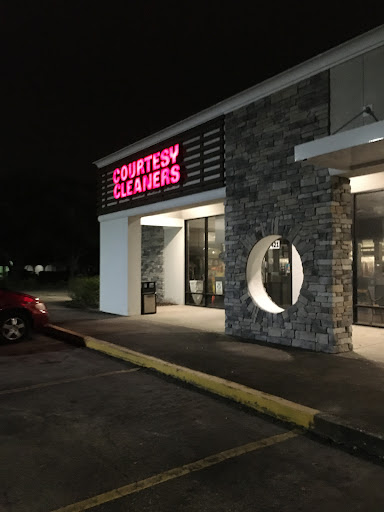 Dry Cleaner «Courtesy Cleaners», reviews and photos, 7421 Manatee Ave W, Bradenton, FL 34209, USA