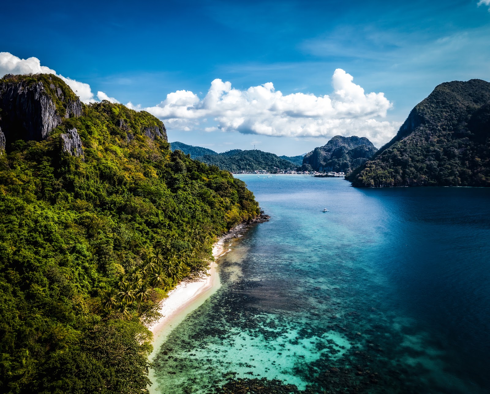 Foto de Paradise Beach com muito limpo nível de limpeza