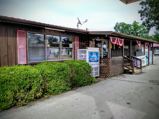 Grocery Store «Salings Grocery & Bait Shop», reviews and photos, 2884 Nolin Dam Rd, Mammoth Cave, KY 42259, USA