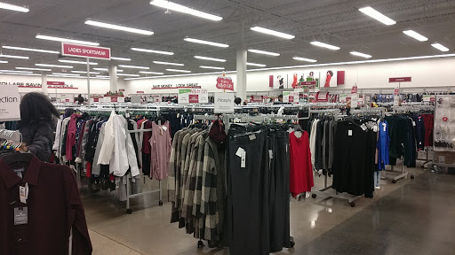 Clothing Store «Burlington Coat Factory», reviews and photos, 3475 Westdale Dr SW, Cedar Rapids, IA 52404, USA