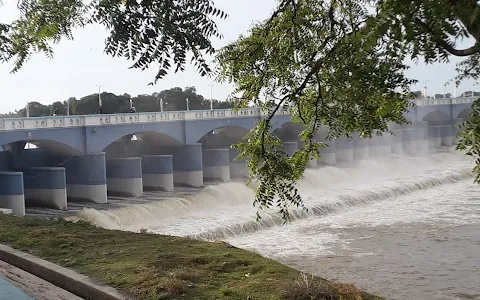 Kallanai Dam image