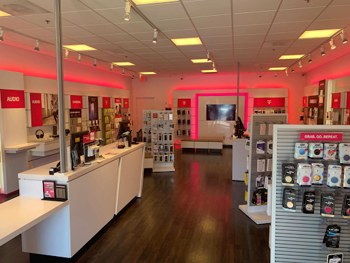 Cell Phone Store «T-Mobile», reviews and photos, 3195 Zinfandel Dr #2, Rancho Cordova, CA 95670, USA