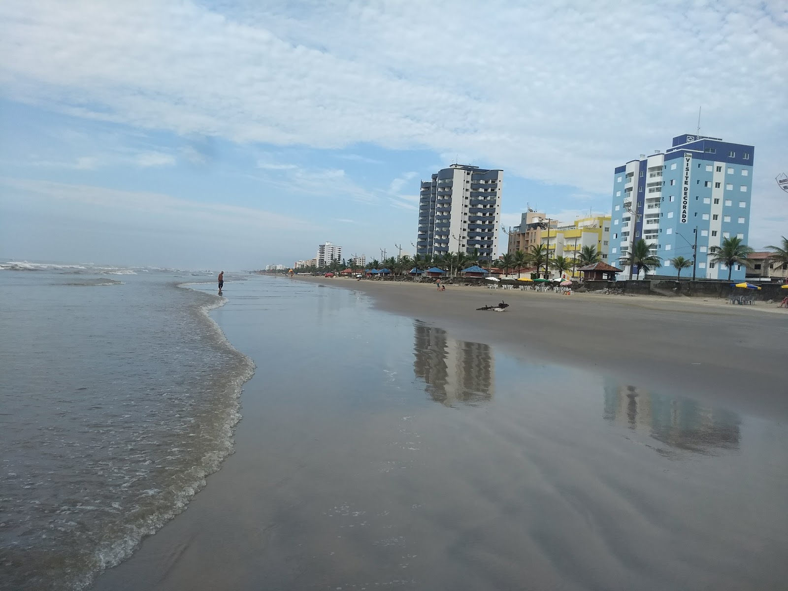 Foto de Praia de Vera Cruz com linha costeira longa e reta
