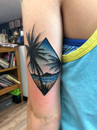 Tattoo and Piercing Shop «Lunchbox Tattoo & Body Piercing», reviews and photos, 3604 N Chapel Hill Rd, Johnsburg, IL 60050, USA