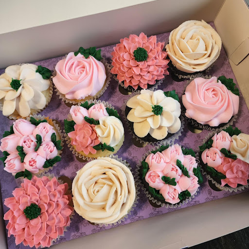 Cupcake Shop «Smallcakes: A Cupcakery of Naperville», reviews and photos, 115 E Ogden Ave #119, Naperville, IL 60563, USA