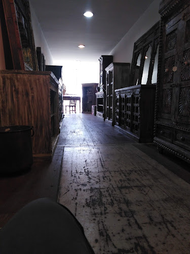 Opiniones de Satya arts & Antiques en Puembo - Tienda de muebles