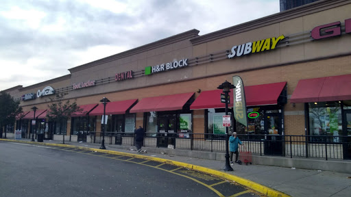 Shopping Mall «New Horizons Shopping Mall», reviews and photos, 961 E 174th St, Bronx, NY 10460, USA