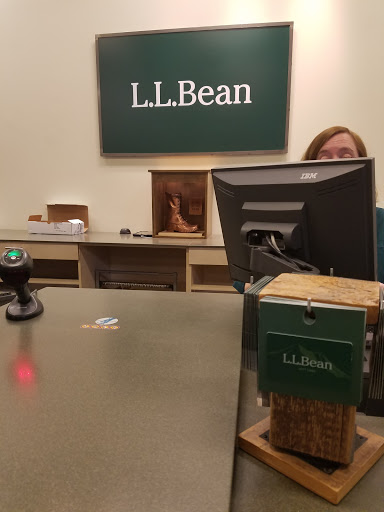 Clothing Store «L.L. Bean», reviews and photos, 304 Towne Dr, Fayetteville, NY 13066, USA