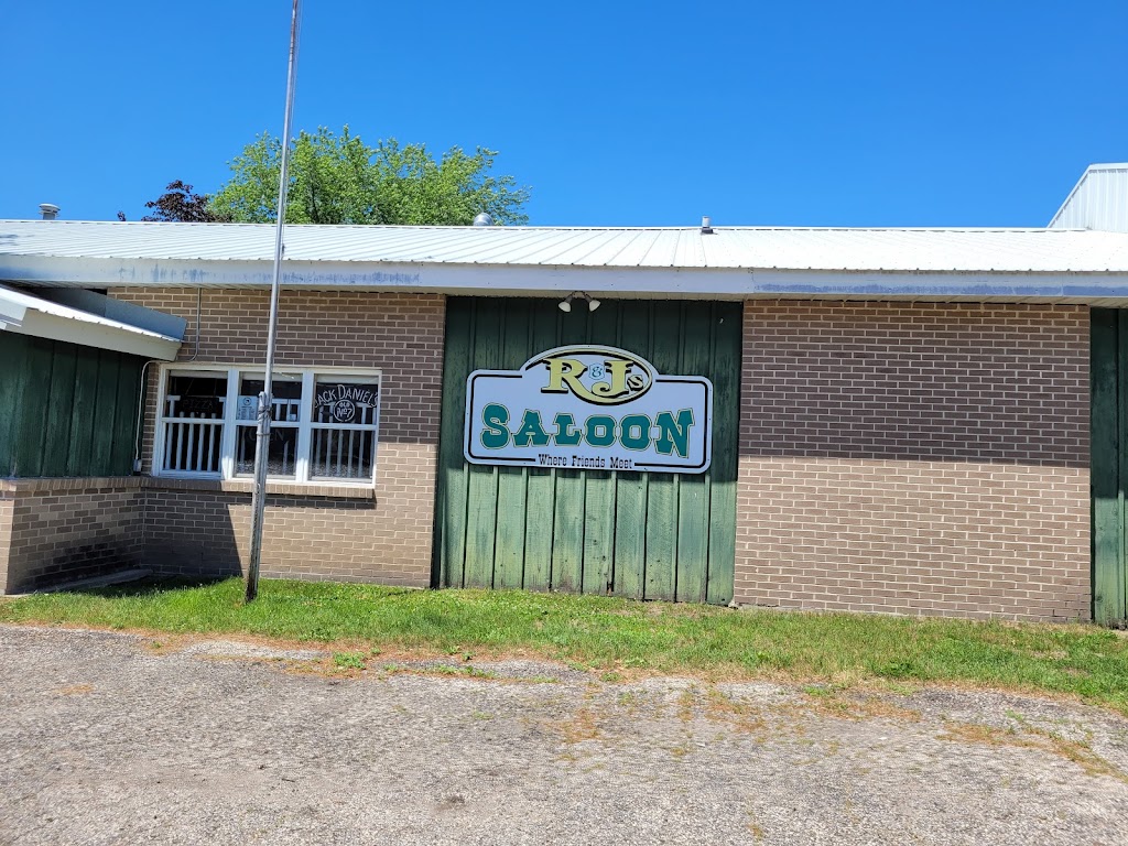 R & J's Saloon 53560
