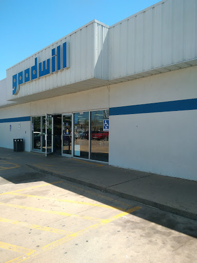 Thrift Store «Goodwill Industries of Kansas», reviews and photos, 5525 W Central Ave, Wichita, KS 67212, USA