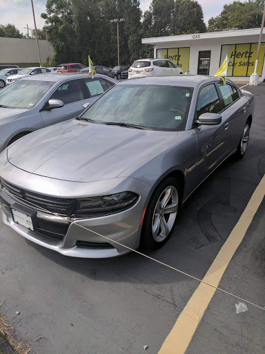 Used Car Dealer «Hertz Car Sales St. Louis», reviews and photos, 1285 N Hwy 67, Florissant, MO 63031, USA